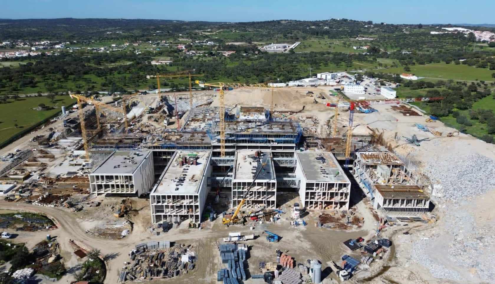 HOSPITAL DE ALENTEJO 2 maderas mas usadas en la construccion